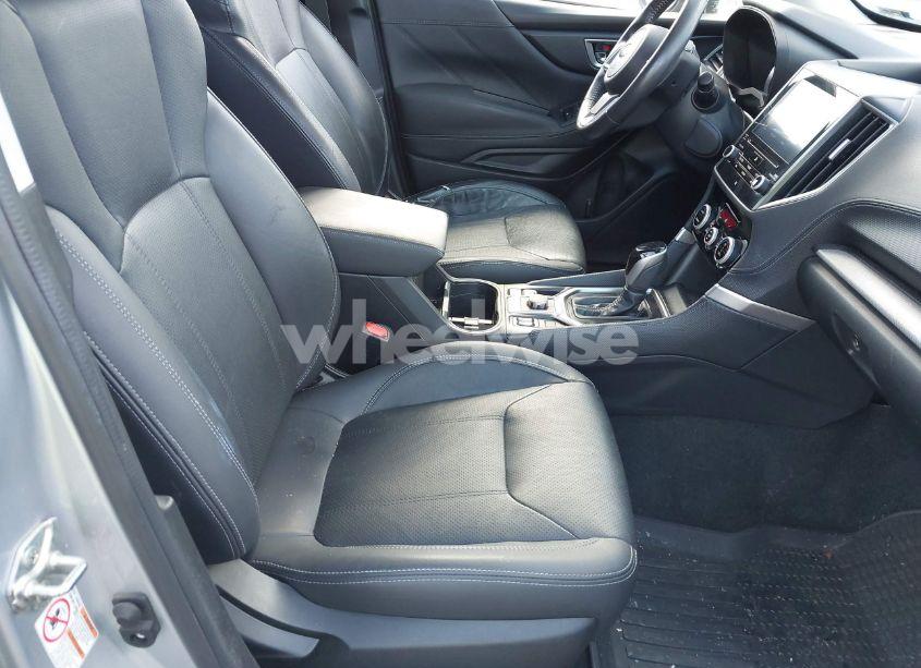 Photo 5 of 2019 Subaru Forester LIMITED (VIN JF2SKASC5KH511435)