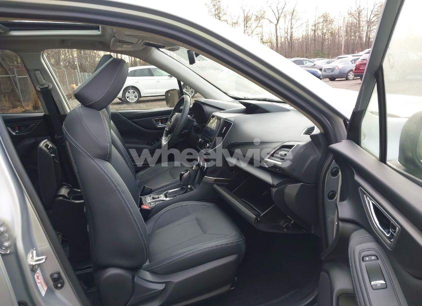 Photo 5 of 2019 Subaru Forester LIMITED (VIN JF2SKAUC0KH470001)