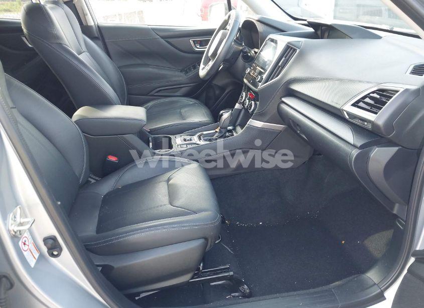 Photo 5 of 2020 Subaru Forester LIMITED (VIN JF2SKAUC5LH513197)