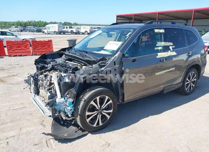 Photo 2 of 2020 Subaru Forester LIMITED (VIN JF2SKAUC5LH516116)
