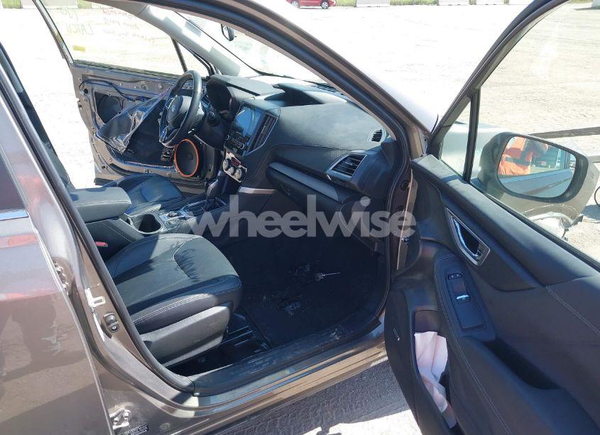 Photo 5 of 2020 Subaru Forester LIMITED (VIN JF2SKAUC5LH516116)