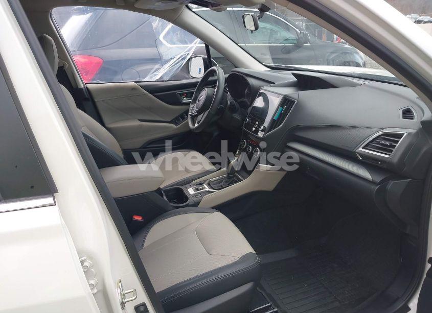 Photo 5 of 2019 Subaru Forester LIMITED (VIN JF2SKAUC6KH507794)