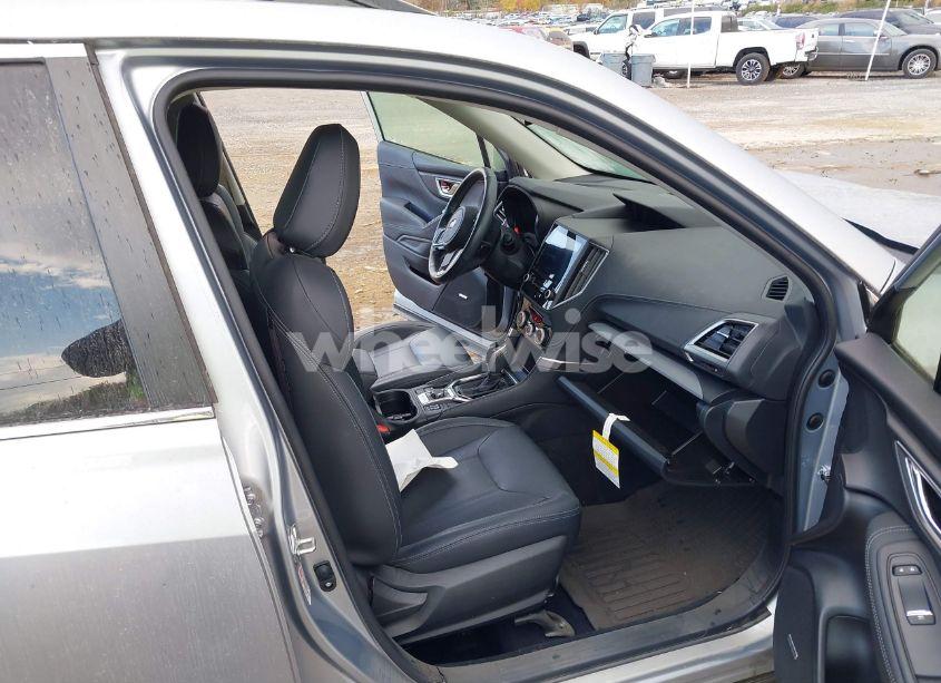 Photo 5 of 2019 Subaru Forester LIMITED (VIN JF2SKAUC8KH588362)