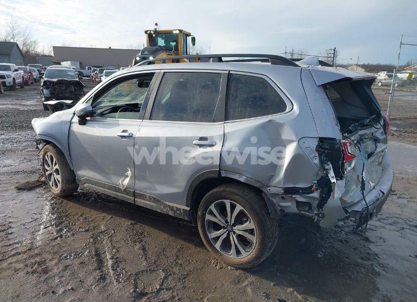 Photo 3 of 2021 Subaru Forester LIMITED (VIN JF2SKAUC8MH549192)