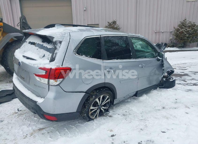 Photo 4 of 2021 Subaru Forester LIMITED (VIN JF2SKAUC9MH568625)