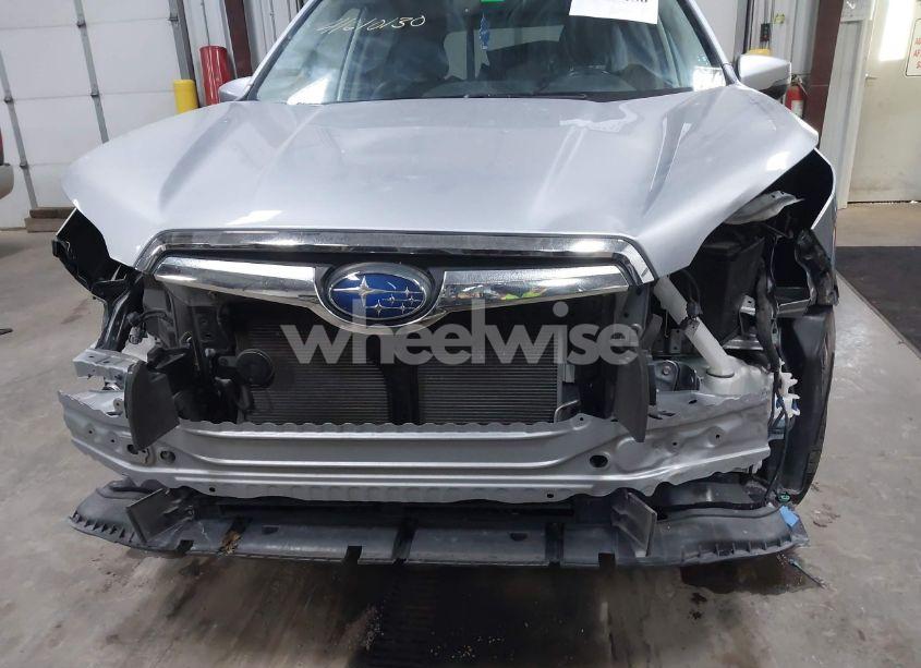 Photo 6 of 2020 Subaru Forester LIMITED (VIN JF2SKAUCXLH552772)