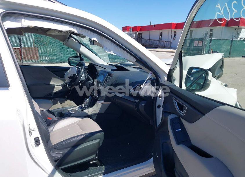 Photo 5 of 2020 Subaru Forester LIMITED (VIN JF2SKAUCXLH582354)