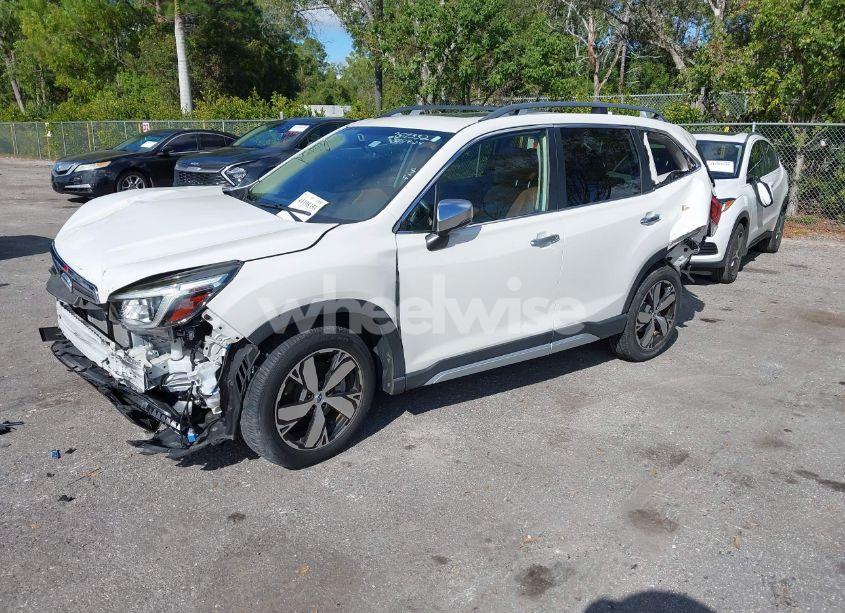 Photo 2 of 2019 Subaru Forester TOURING (VIN JF2SKAWC0KH478421)