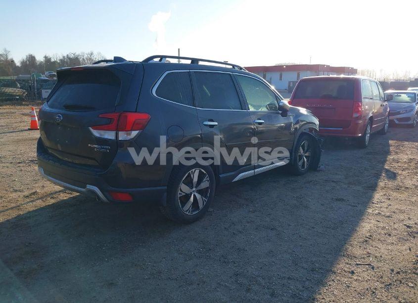 Photo 4 of 2019 Subaru Forester TOURING (VIN JF2SKAWC5KH403102)