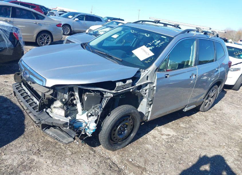 Photo 2 of 2019 Subaru Forester TOURING (VIN JF2SKAWC5KH403939)