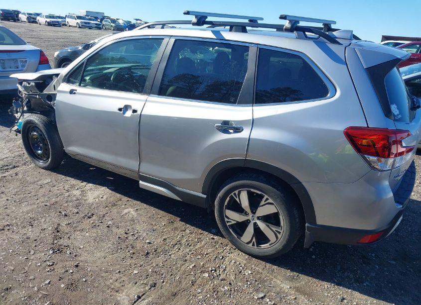 Photo 3 of 2019 Subaru Forester TOURING (VIN JF2SKAWC5KH403939)