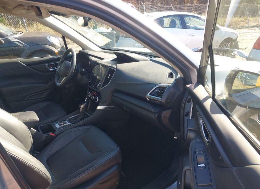 Photo 5 of 2019 Subaru Forester TOURING (VIN JF2SKAWC5KH403939)