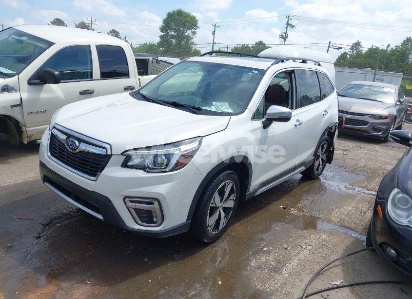 Photo 2 of 2019 Subaru Forester TOURING (VIN JF2SKAWC5KH515379)