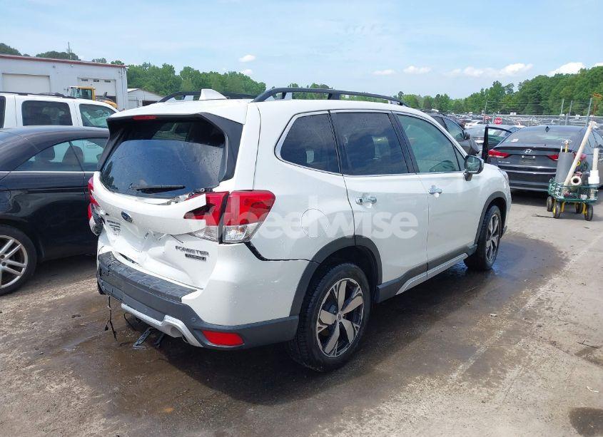 Photo 4 of 2019 Subaru Forester TOURING (VIN JF2SKAWC5KH515379)