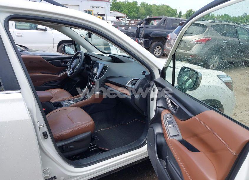 Photo 5 of 2019 Subaru Forester TOURING (VIN JF2SKAWC5KH515379)