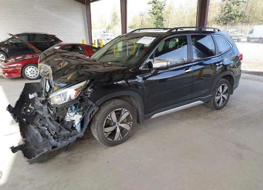 Photo 2 of 2019 Subaru Forester TOURING (VIN JF2SKAWC7KH409404)