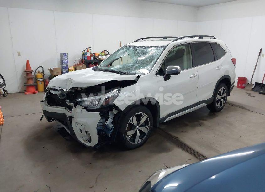 Photo 2 of 2020 Subaru Forester TOURING (VIN JF2SKAXC3LH476694)