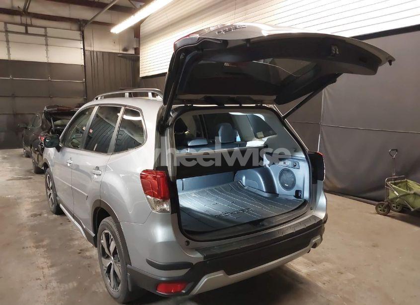 Photo 3 of 2020 Subaru Forester TOURING (VIN JF2SKAXC9LH412529)