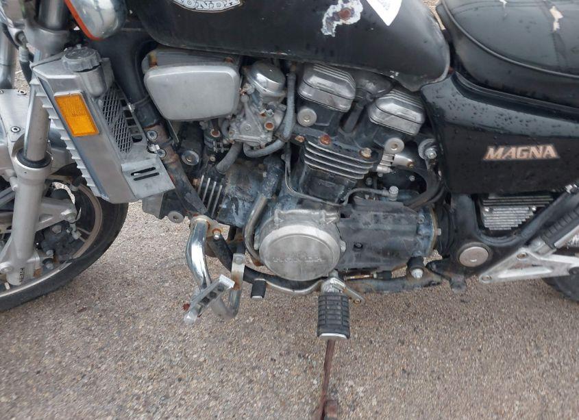 Photo 9 of 1982 Honda Vf750 C (VIN JH2RC0713CM022205)