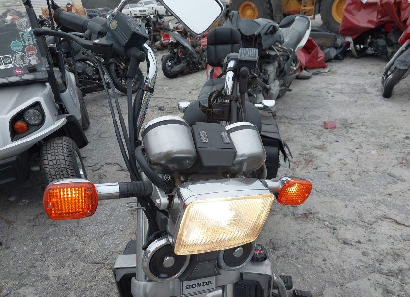 Photo 5 of 1985 Honda Vf700 C (VIN JH2RC2106FM106373)