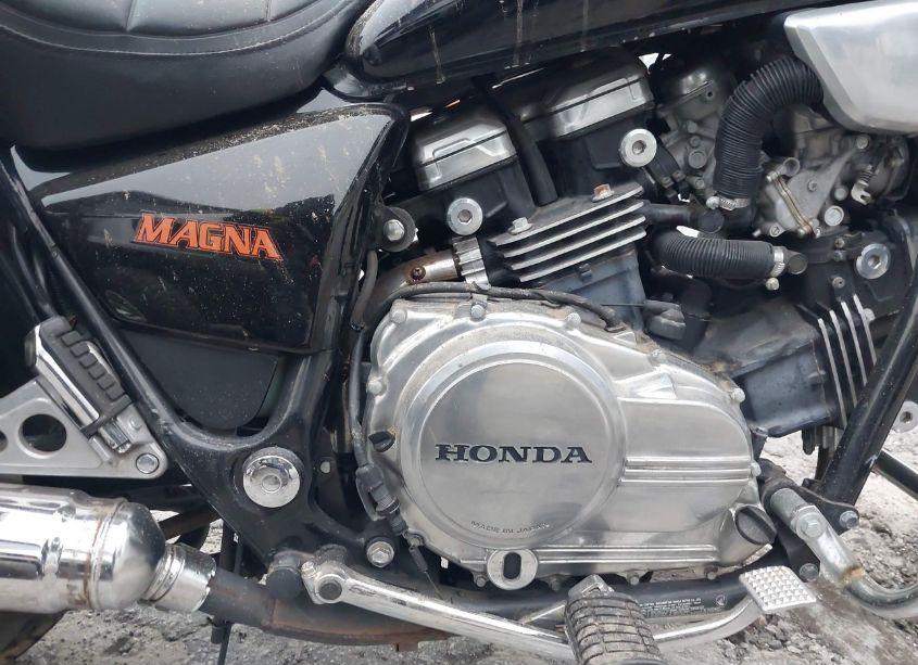 Photo 8 of 1985 Honda Vf700 C (VIN JH2RC2106FM106373)