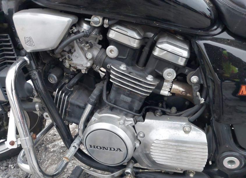 Photo 9 of 1985 Honda Vf700 C (VIN JH2RC2106FM106373)