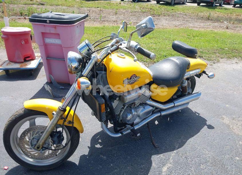 Photo 2 of 1995 Honda Vf750 C (VIN JH2RC4301SM101875)