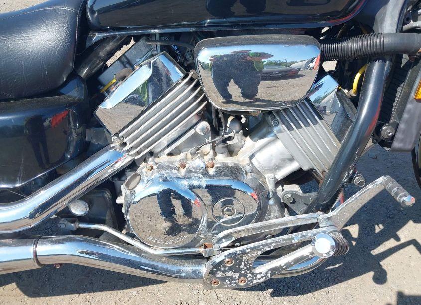 Photo 8 of 1998 Honda Vf750 C (VIN JH2RC4309WM400715)