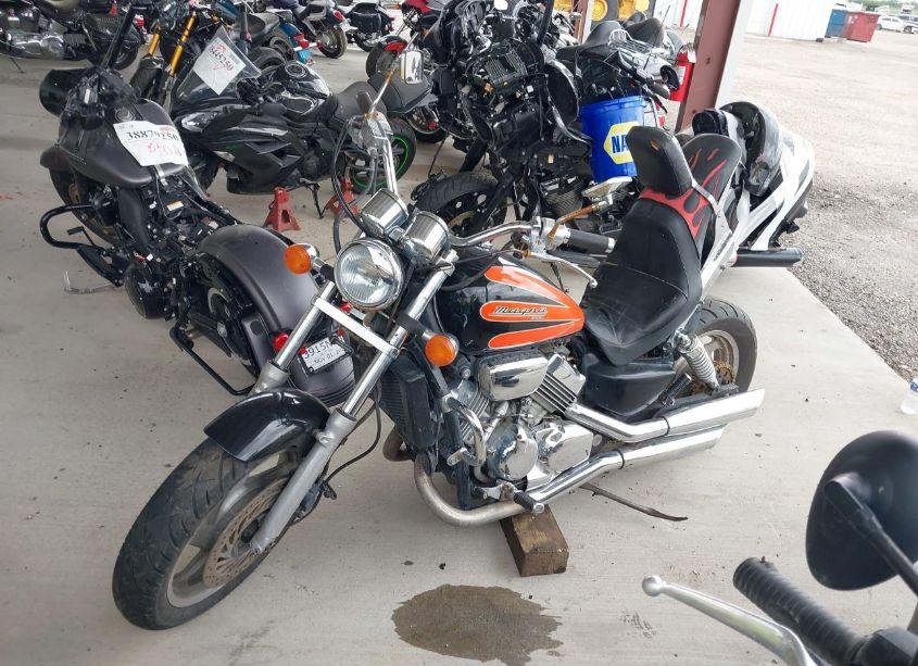 Photo 2 of 1997 Honda Vf750 C2 (VIN JH2RC4334VM201760)