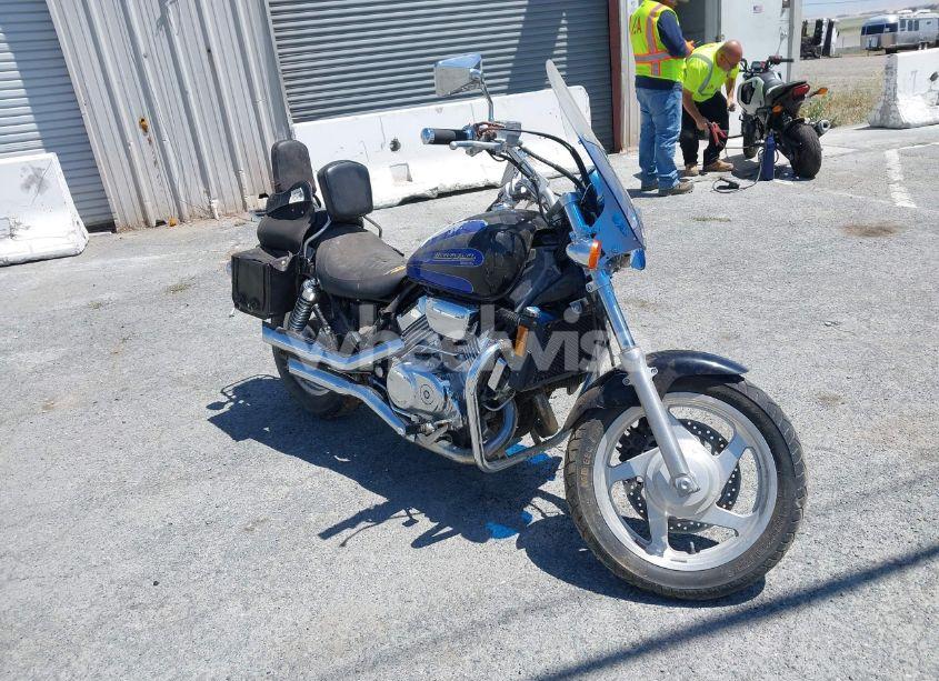 1998 Honda Vf750 C2 (VIN JH2RC4345WM300100) main photo