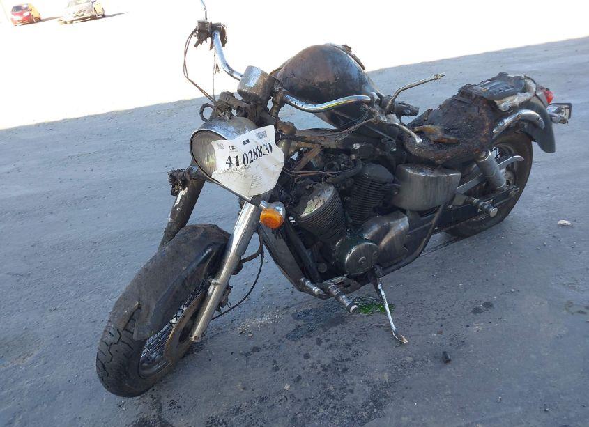 Photo 2 of 2000 Honda Vt750 CD (VIN JH2RC4448YM200025)