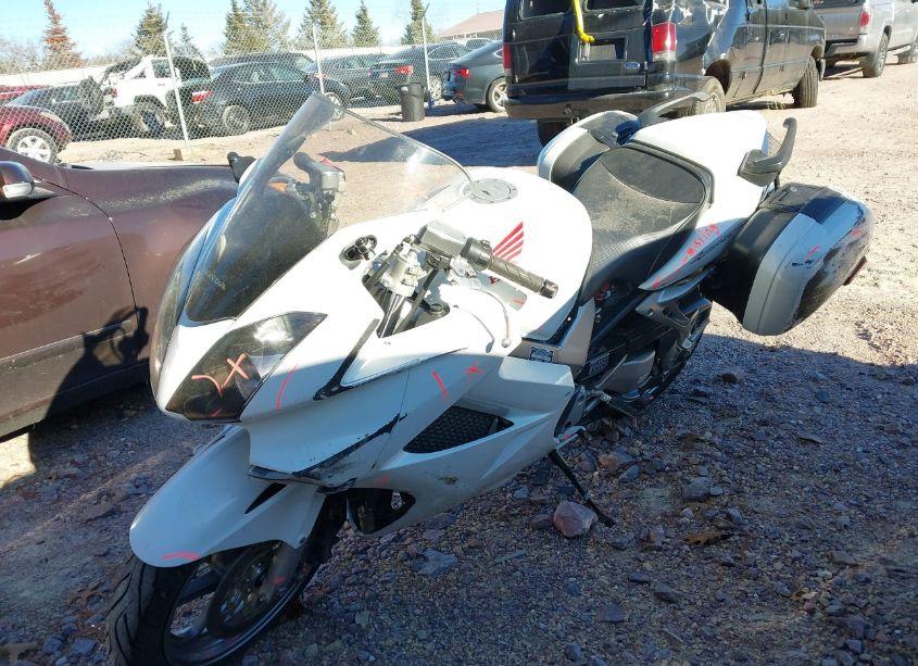 Photo 2 of 2006 Honda Vfr800 N/A (VIN JH2RC46186M800544)