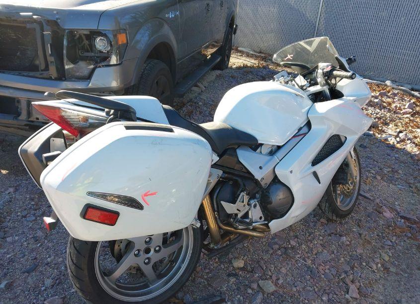 Photo 4 of 2006 Honda Vfr800 N/A (VIN JH2RC46186M800544)