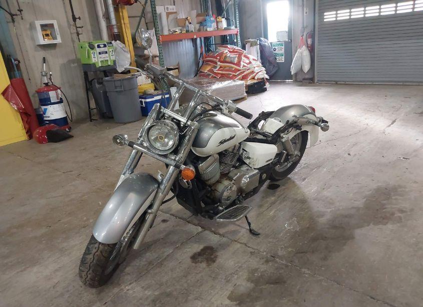 Photo 2 of 2005 Honda Vt750 CA (VIN JH2RC50345M101393)