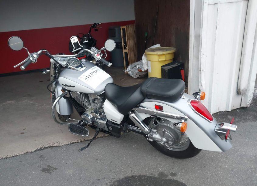 Photo 3 of 2006 Honda Vt750 CA (VIN JH2RC50456K210001)
