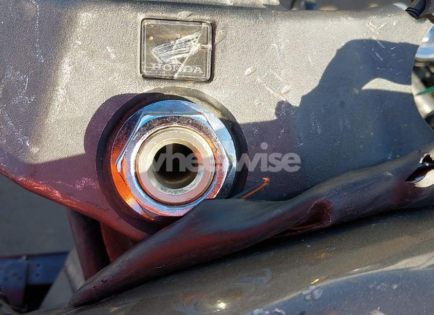 Photo 7 of 2003 Honda Cbr900 RR (VIN JH2SC50033M101728)