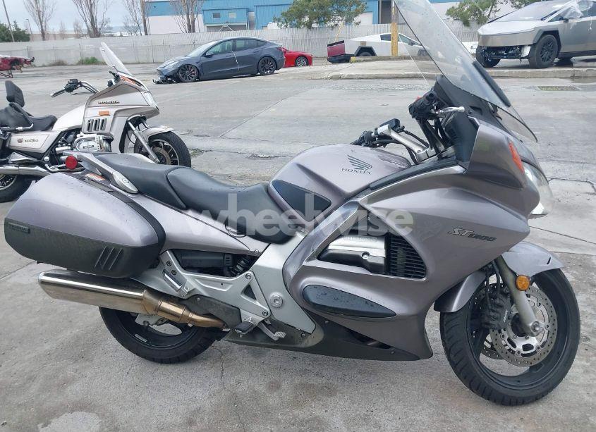 Photo 12 of 2003 Honda St1300 (VIN JH2SC51173M100797)