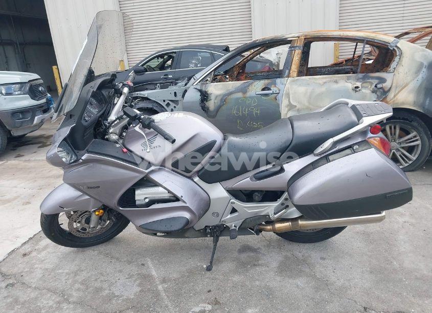 Photo 13 of 2003 Honda St1300 (VIN JH2SC51173M100797)