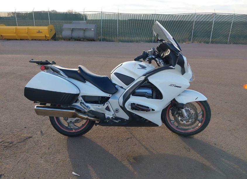 Photo 12 of 2005 Honda St1300 P (VIN JH2SC51735M300096)