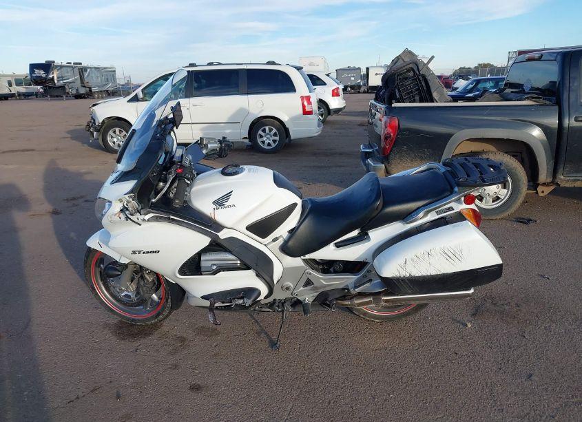 Photo 13 of 2005 Honda St1300 P (VIN JH2SC51735M300096)