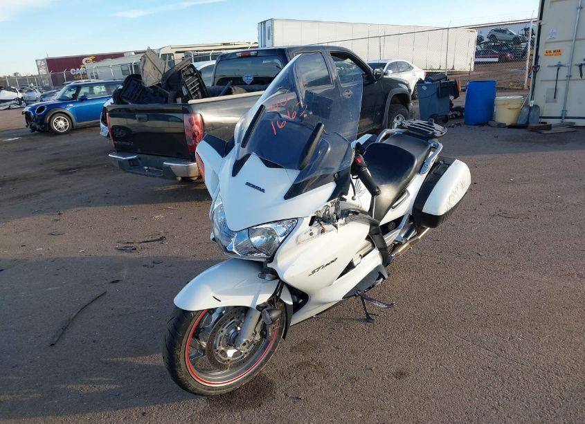 Photo 2 of 2005 Honda St1300 P (VIN JH2SC51735M300096)