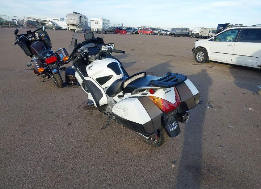 Photo 3 of 2005 Honda St1300 P (VIN JH2SC51735M300096)