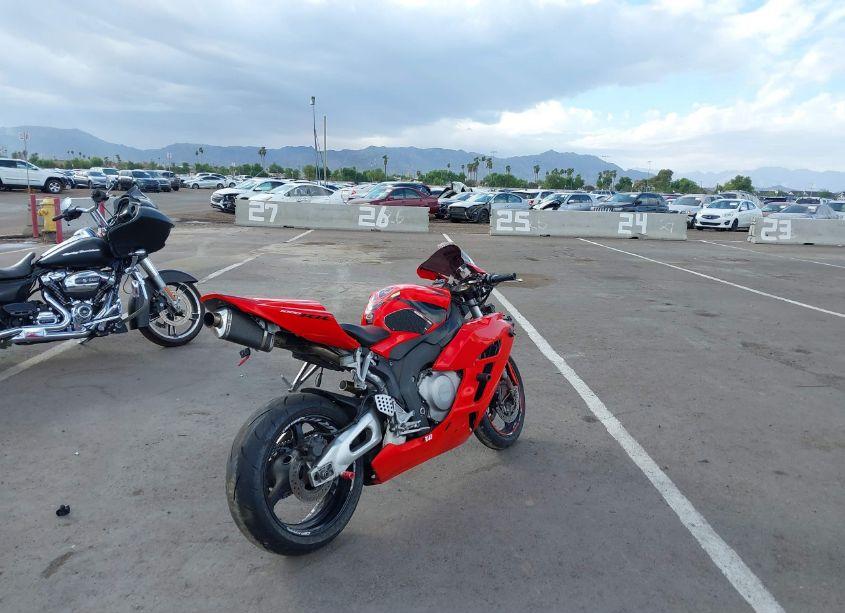 Photo 4 of 2005 Honda Cbr1000 RR (VIN JH2SC57105M100098)