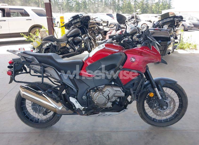 Photo 12 of 2017 Honda Vfr1200 XD (VIN JH2SC7617HK100127)