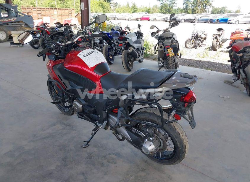 Photo 3 of 2017 Honda Vfr1200 XD (VIN JH2SC7617HK100127)