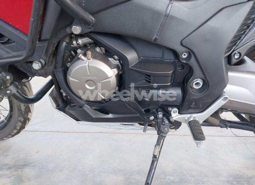 Photo 9 of 2017 Honda Vfr1200 XD (VIN JH2SC7617HK100127)