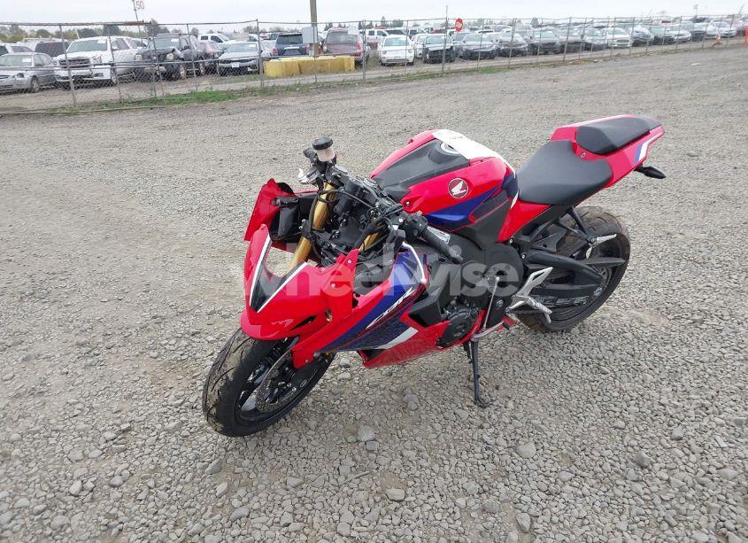 Photo 2 of 2024 Honda Cbr1000 RA (VIN JH2SC7756RK700222)