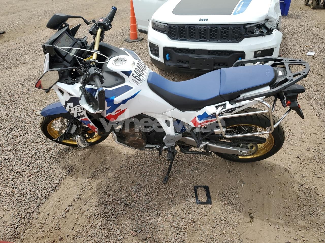 Photo 3 of 2024 HONDA CRF1100 D4 (VIN JH2SD15E2RK000842)