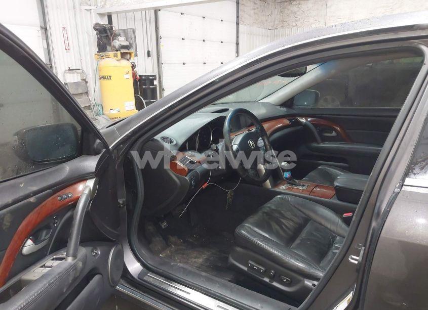Photo 5 of 2010 Acura Rl 3.7 (VIN JH4KB2F58AC002689)
