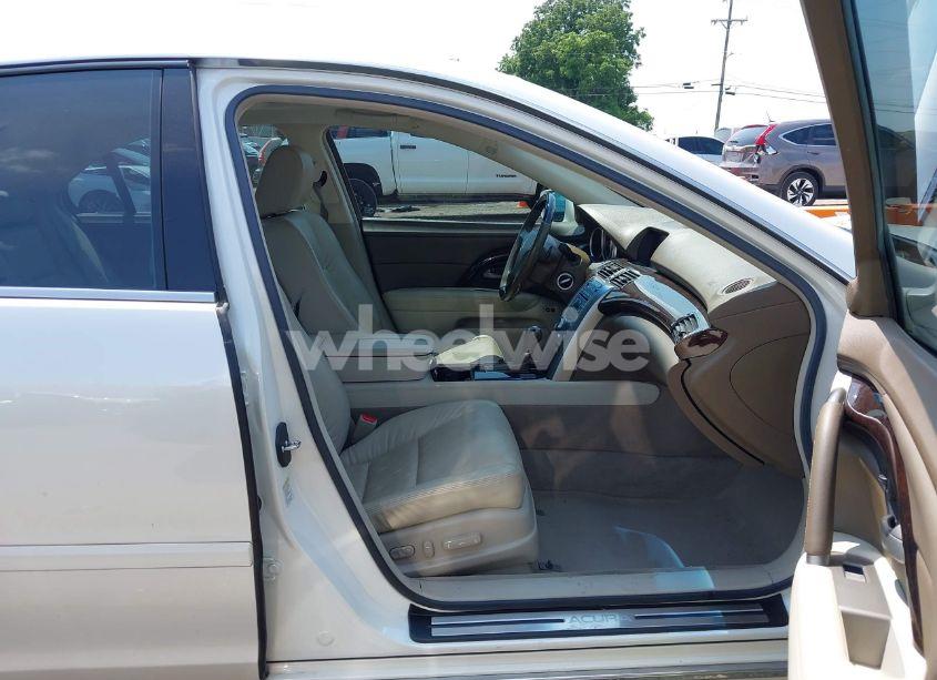 Photo 5 of 2011 Acura Rl 3.7 (VIN JH4KB2F64BC000593)